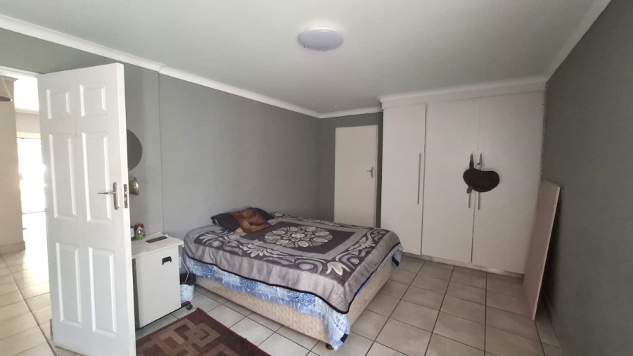 8 Bedroom Property for Sale in Golf Park Gauteng