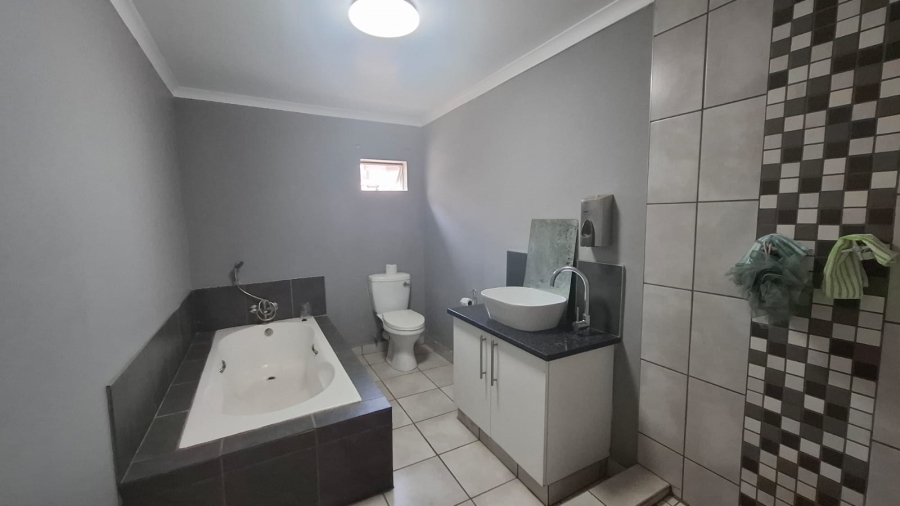 8 Bedroom Property for Sale in Golf Park Gauteng