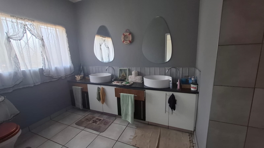 8 Bedroom Property for Sale in Golf Park Gauteng