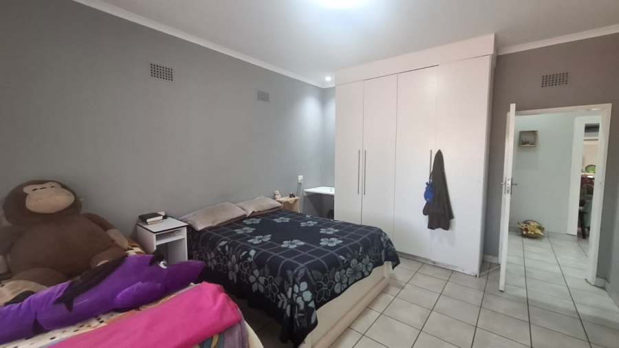 8 Bedroom Property for Sale in Golf Park Gauteng