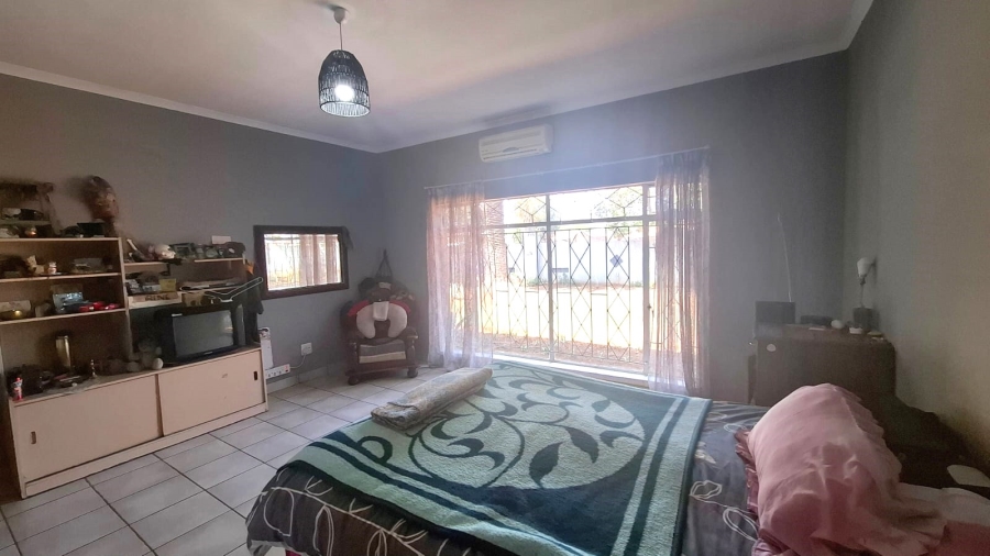 8 Bedroom Property for Sale in Golf Park Gauteng