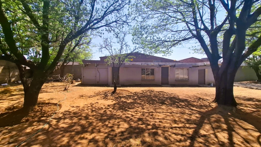 8 Bedroom Property for Sale in Golf Park Gauteng