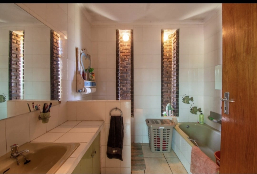 5 Bedroom Property for Sale in Meyerton Central Gauteng