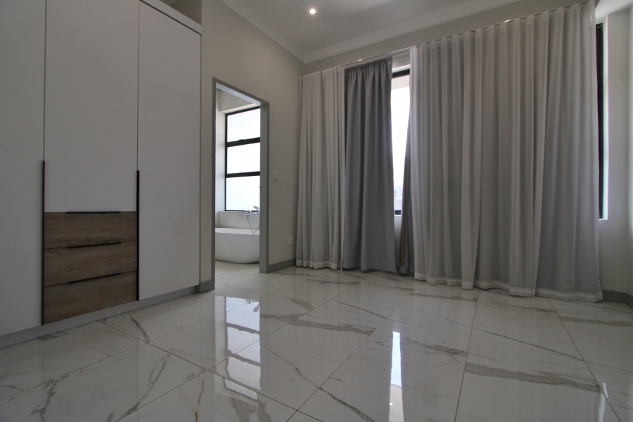 5 Bedroom Property for Sale in Waterfall Gauteng