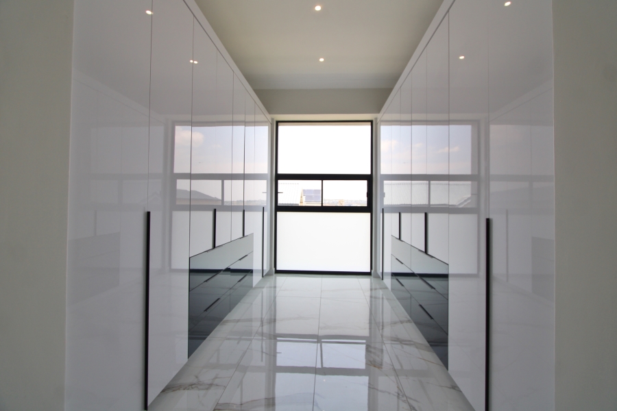5 Bedroom Property for Sale in Waterfall Gauteng