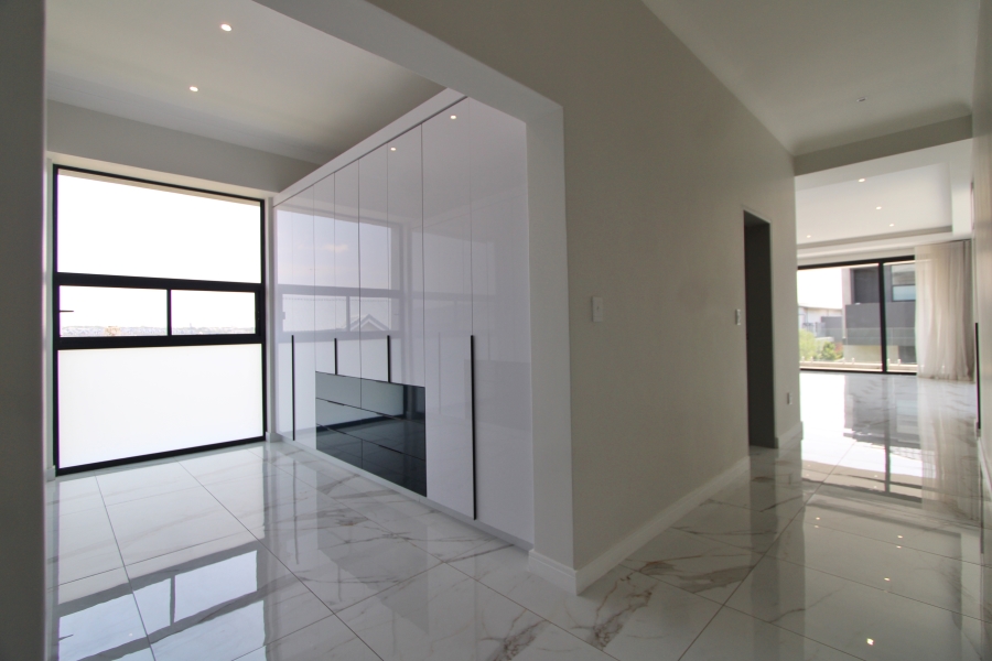 5 Bedroom Property for Sale in Waterfall Gauteng