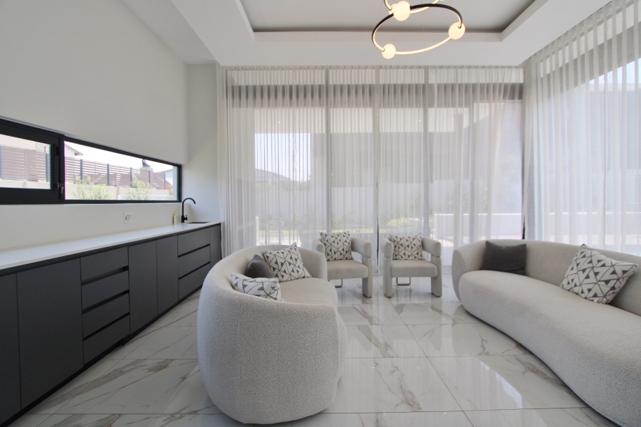5 Bedroom Property for Sale in Waterfall Gauteng
