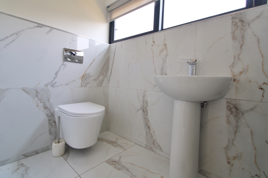 5 Bedroom Property for Sale in Waterfall Gauteng
