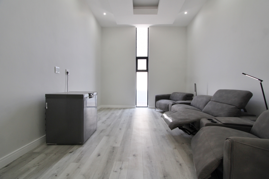 5 Bedroom Property for Sale in Waterfall Gauteng