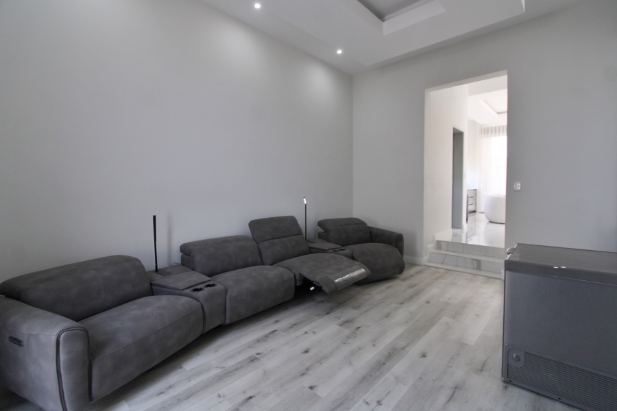 5 Bedroom Property for Sale in Waterfall Gauteng