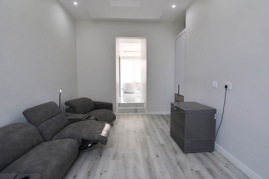 5 Bedroom Property for Sale in Waterfall Gauteng