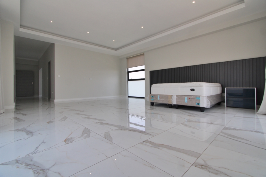 5 Bedroom Property for Sale in Waterfall Gauteng