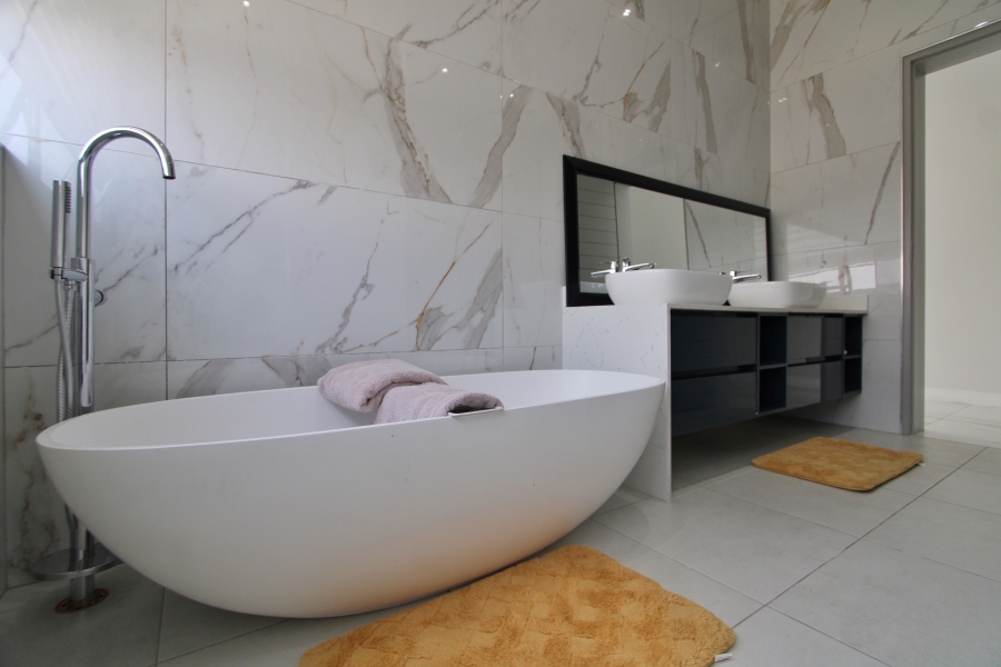 5 Bedroom Property for Sale in Waterfall Gauteng