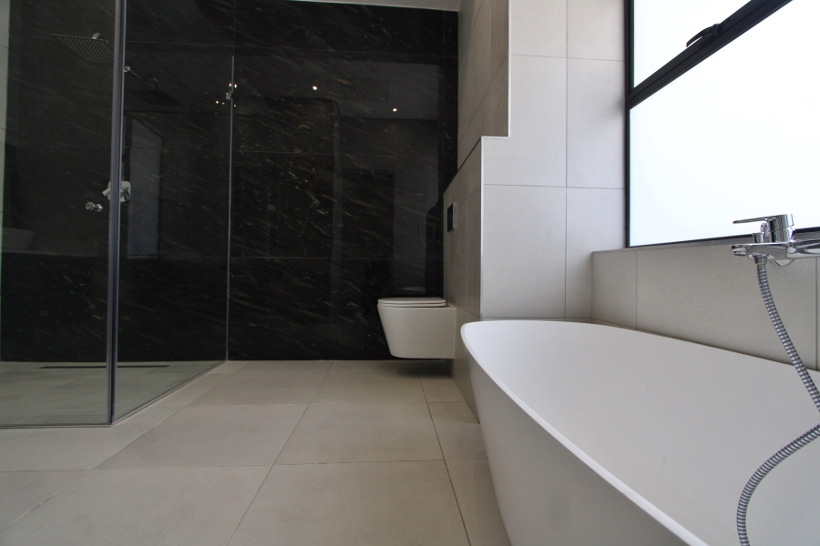 5 Bedroom Property for Sale in Waterfall Gauteng