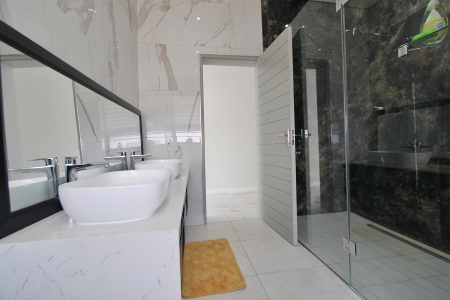 5 Bedroom Property for Sale in Waterfall Gauteng