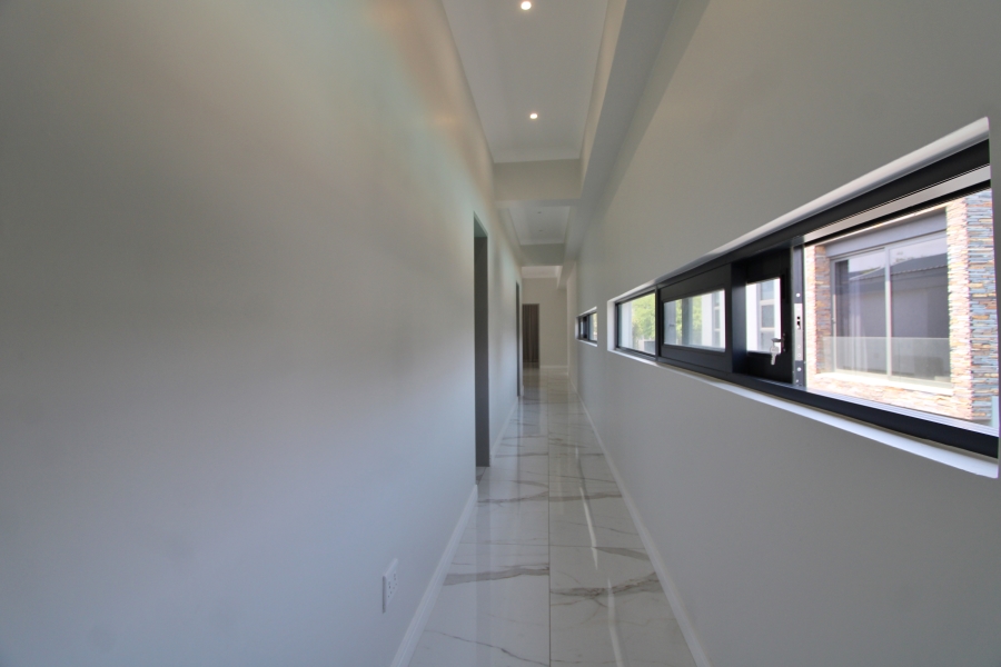 5 Bedroom Property for Sale in Waterfall Gauteng