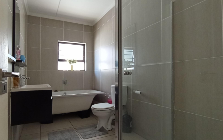 3 Bedroom Property for Sale in Greenstone Hill Gauteng