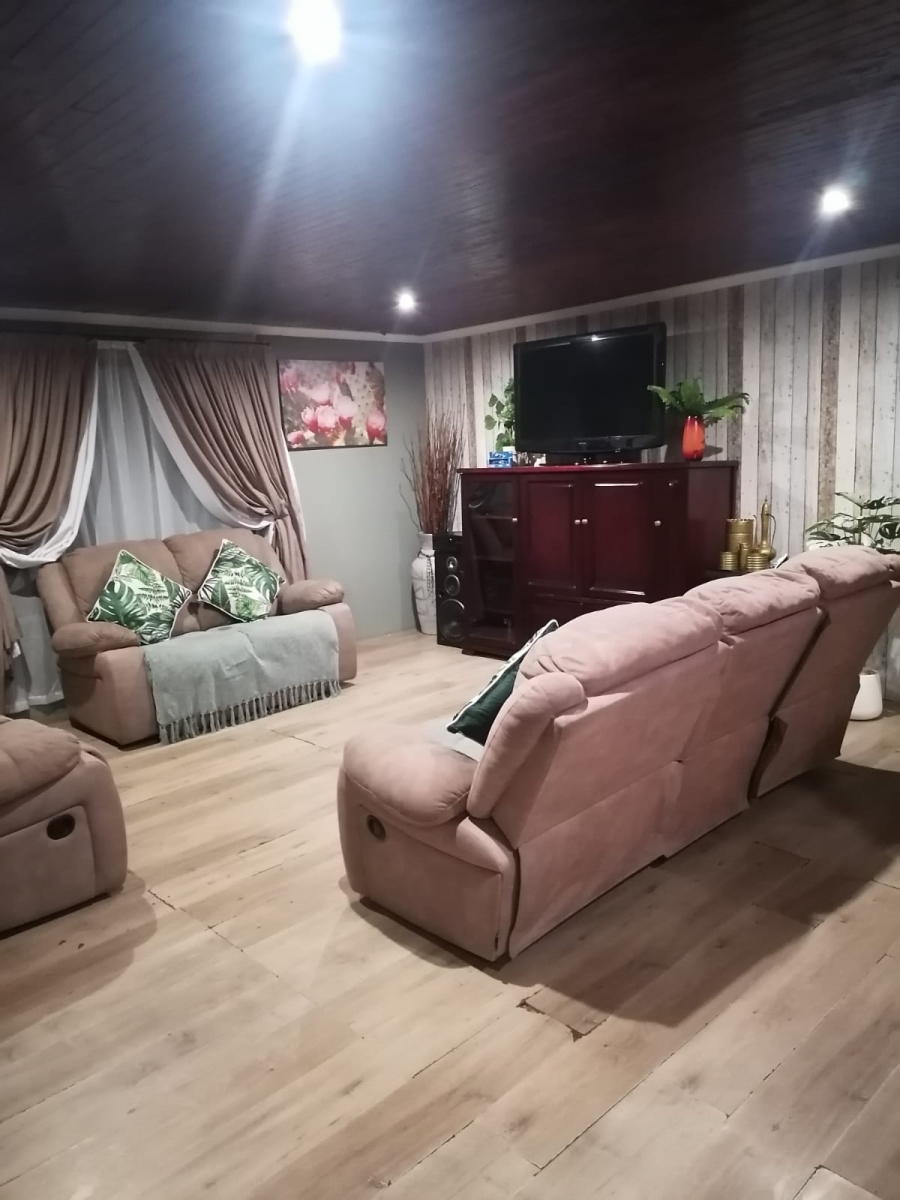 4 Bedroom Property for Sale in Aston Lake Gauteng