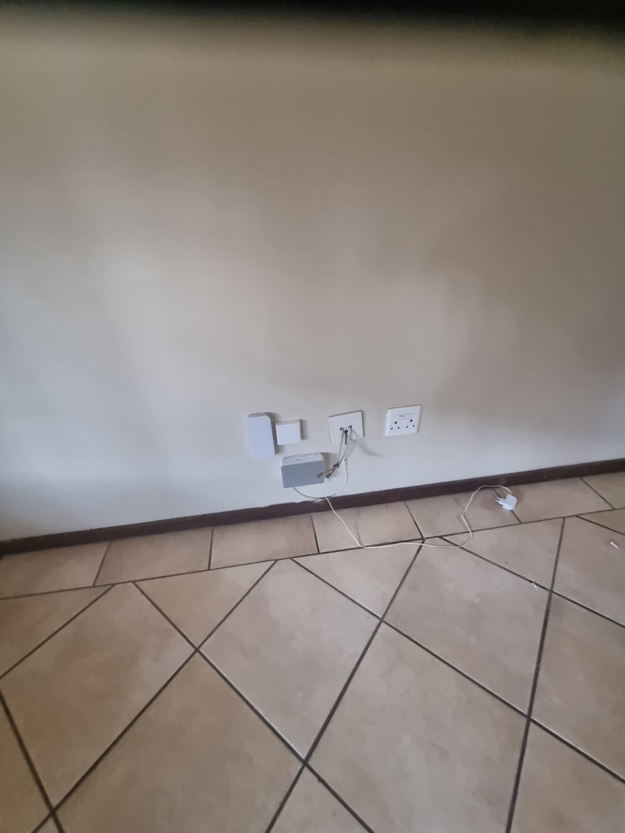 To Let 2 Bedroom Property for Rent in Kenleaf Gauteng