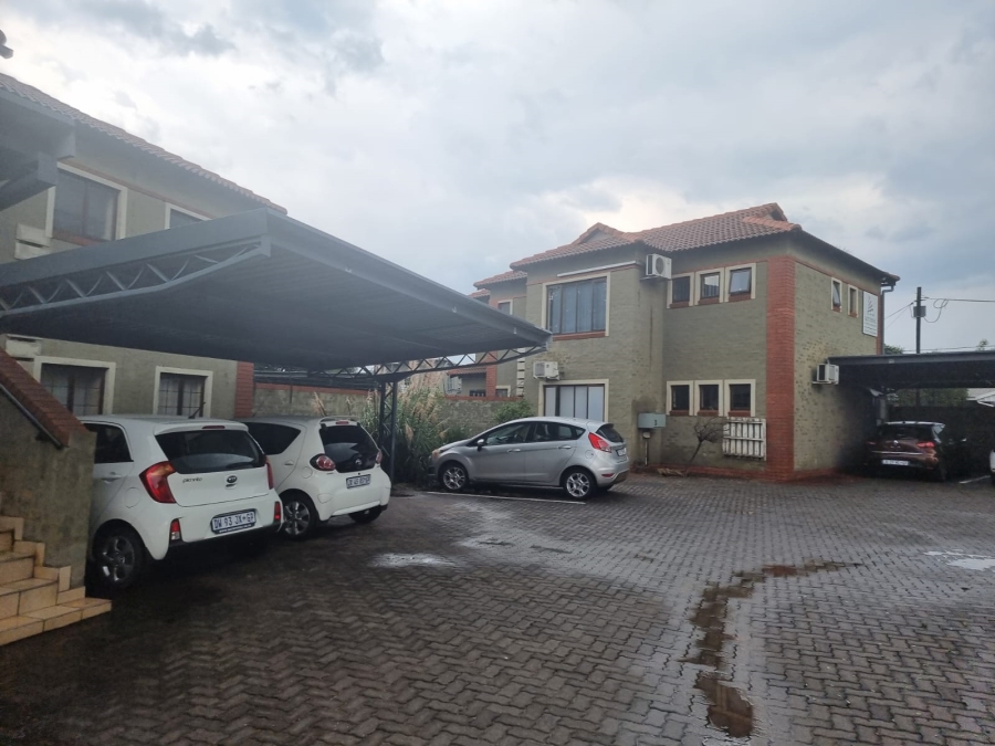 To Let 2 Bedroom Property for Rent in Kenleaf Gauteng