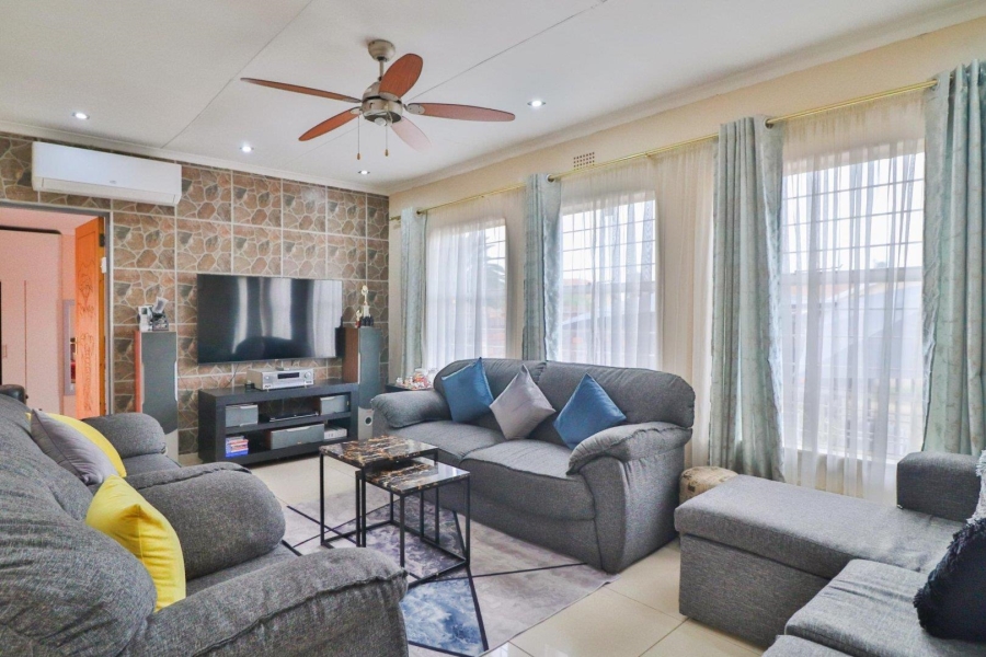 5 Bedroom Property for Sale in Lenasia South Gauteng