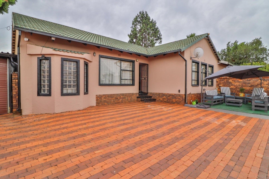 5 Bedroom Property for Sale in Lenasia South Gauteng