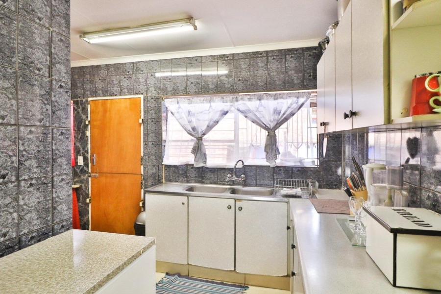 5 Bedroom Property for Sale in Lenasia South Gauteng