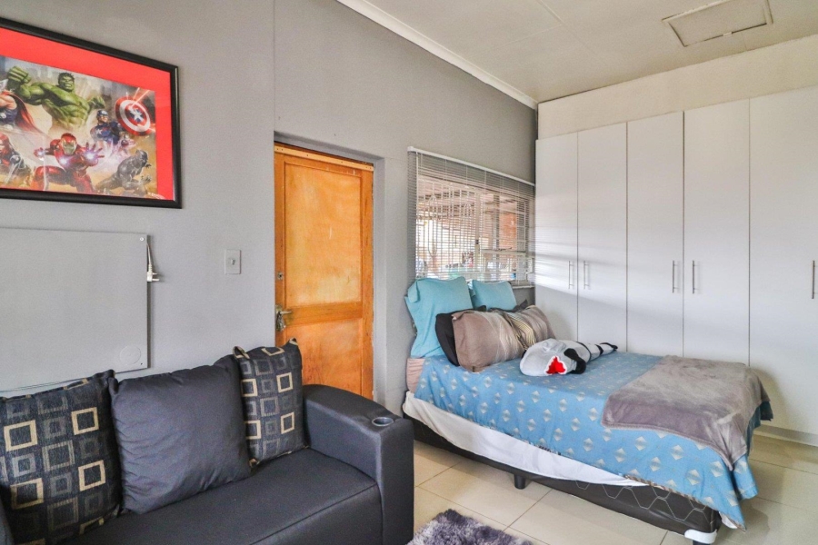 5 Bedroom Property for Sale in Lenasia South Gauteng