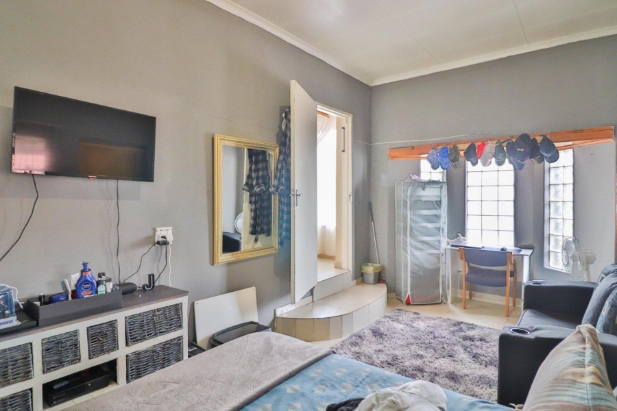 5 Bedroom Property for Sale in Lenasia South Gauteng