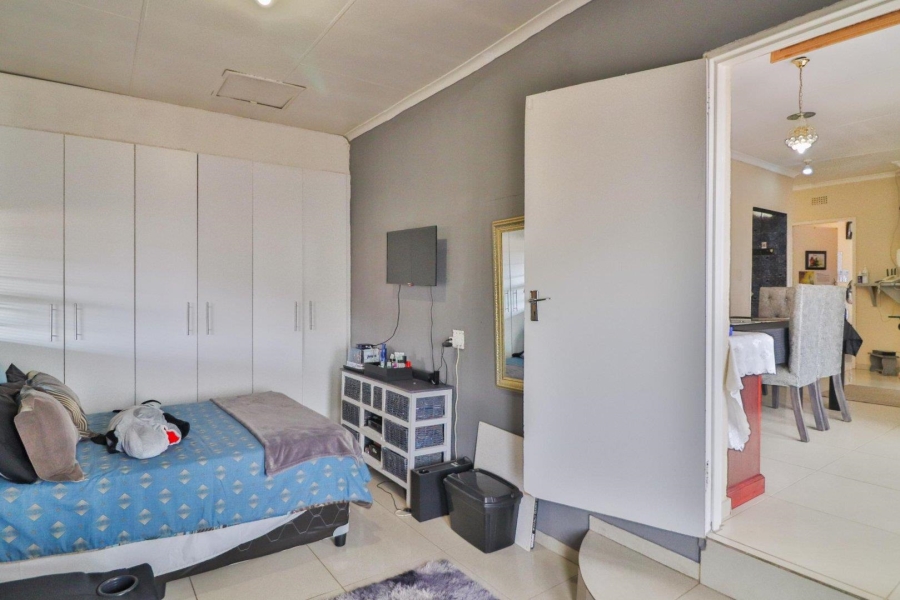5 Bedroom Property for Sale in Lenasia South Gauteng