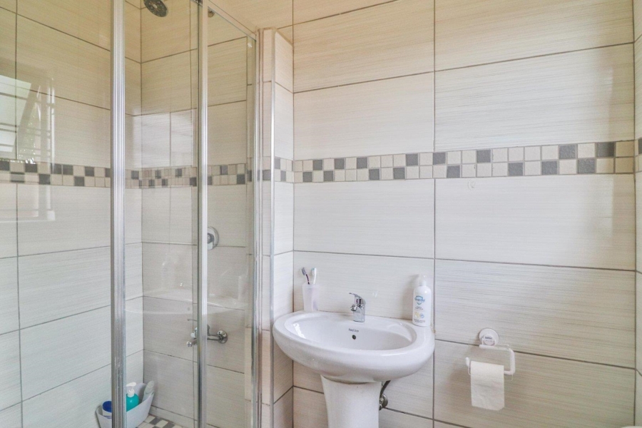 5 Bedroom Property for Sale in Lenasia South Gauteng