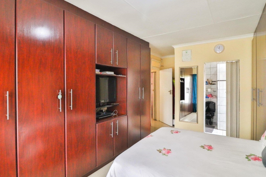 5 Bedroom Property for Sale in Lenasia South Gauteng