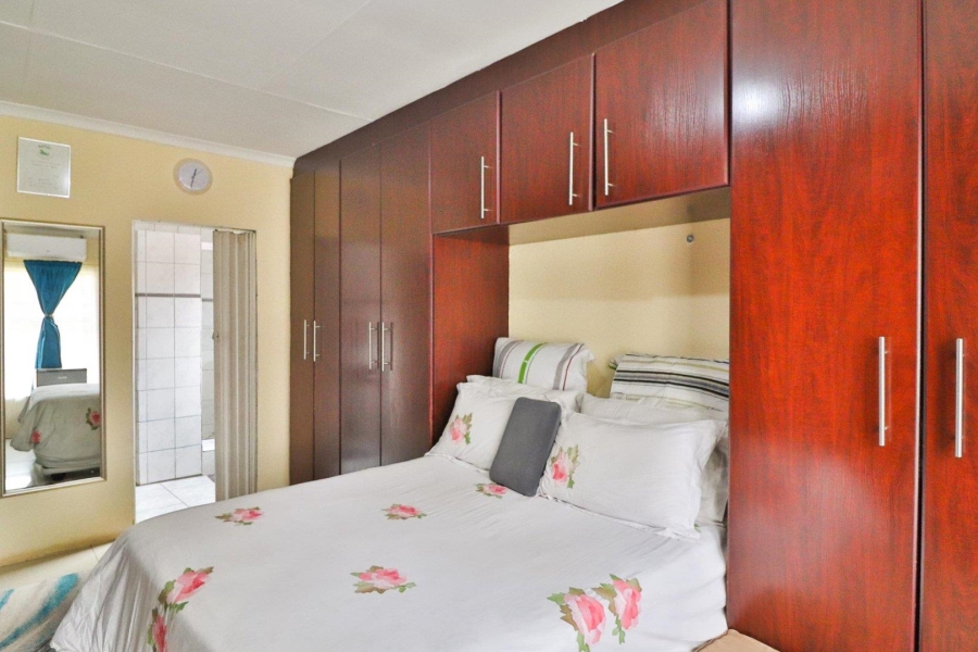 5 Bedroom Property for Sale in Lenasia South Gauteng