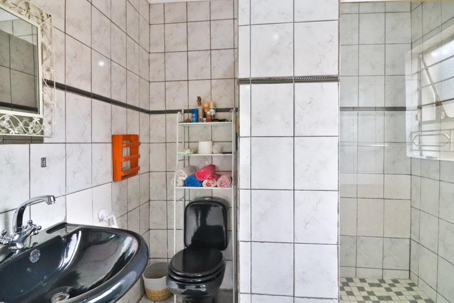 5 Bedroom Property for Sale in Lenasia South Gauteng