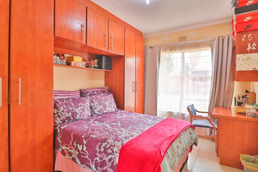 5 Bedroom Property for Sale in Lenasia South Gauteng