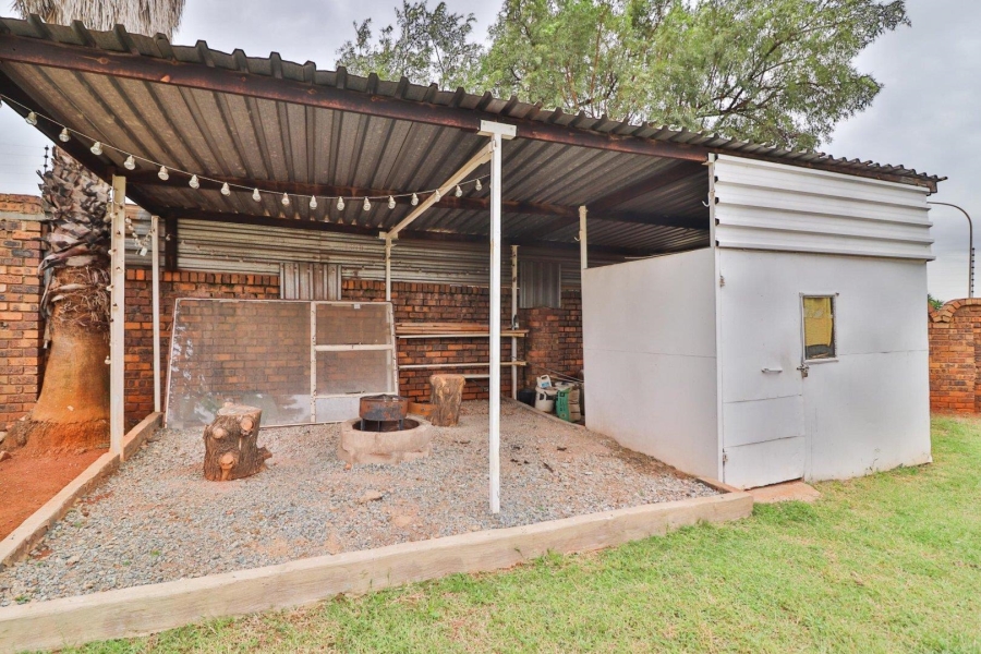 5 Bedroom Property for Sale in Lenasia South Gauteng