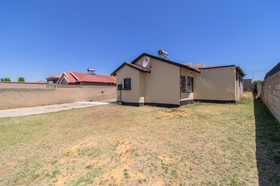 5 Bedroom Property for Sale in Lenasia South Gauteng