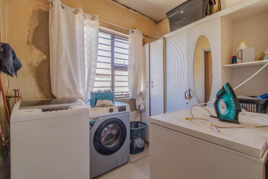 5 Bedroom Property for Sale in Lenasia South Gauteng
