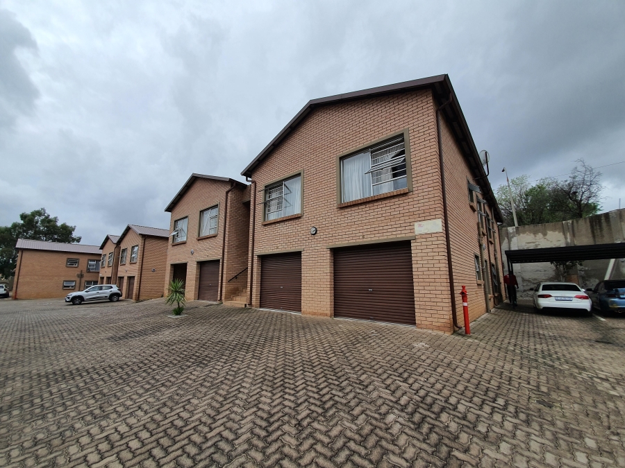 To Let 2 Bedroom Property for Rent in Radiokop Gauteng