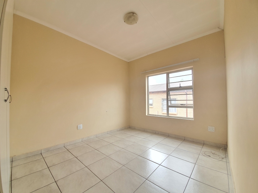 To Let 2 Bedroom Property for Rent in Radiokop Gauteng