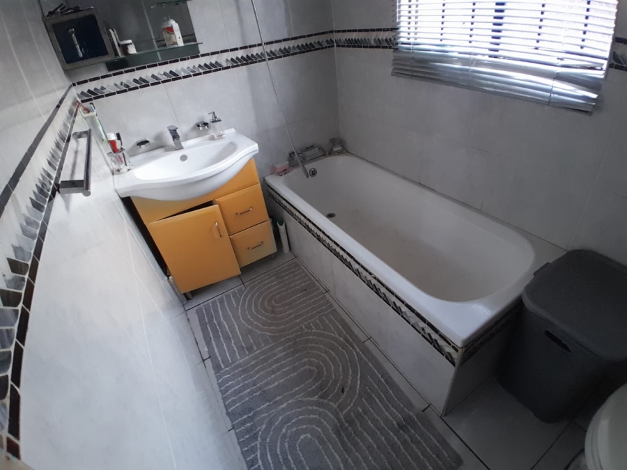 2 Bedroom Property for Sale in Danville Gauteng