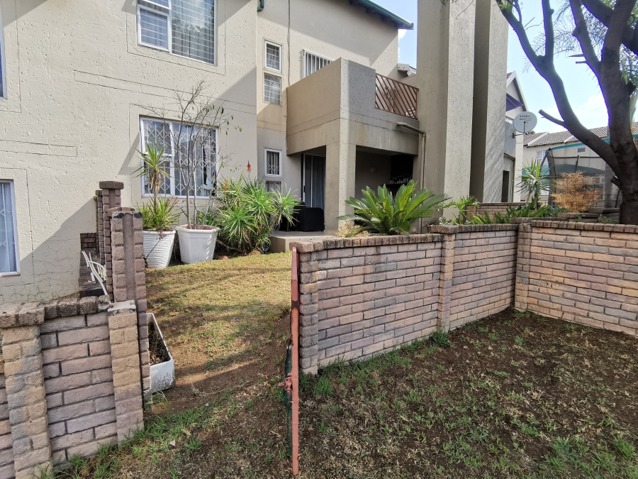 2 Bedroom Property for Sale in Bromhof Gauteng