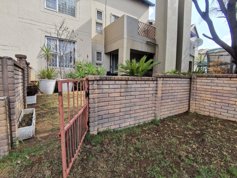 2 Bedroom Property for Sale in Bromhof Gauteng