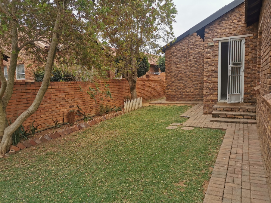 To Let 3 Bedroom Property for Rent in Honeydew Ridge Gauteng