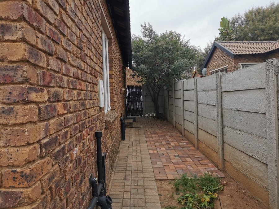 To Let 3 Bedroom Property for Rent in Honeydew Ridge Gauteng