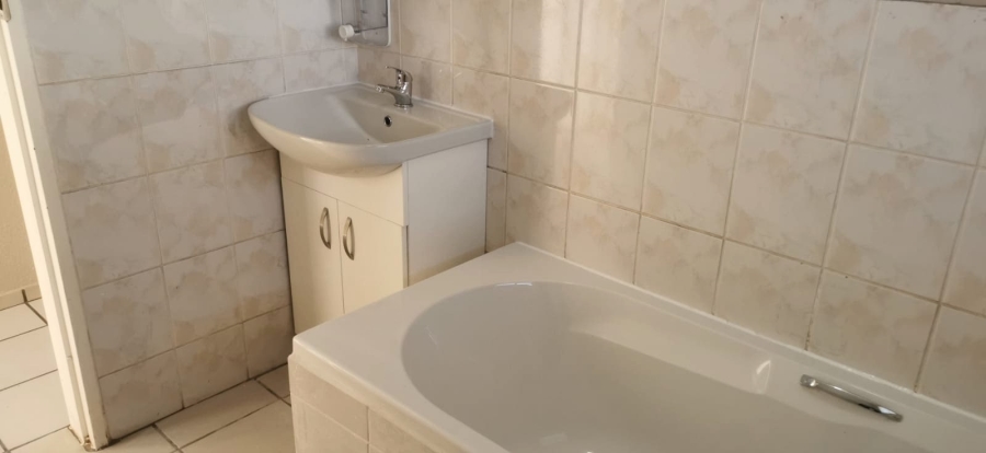 To Let 3 Bedroom Property for Rent in Honeydew Ridge Gauteng