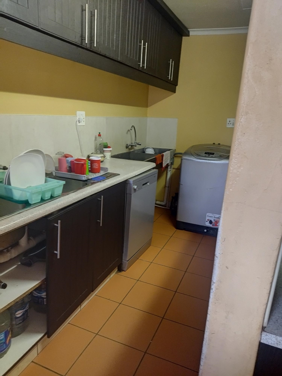 5 Bedroom Property for Sale in Glenanda Gauteng