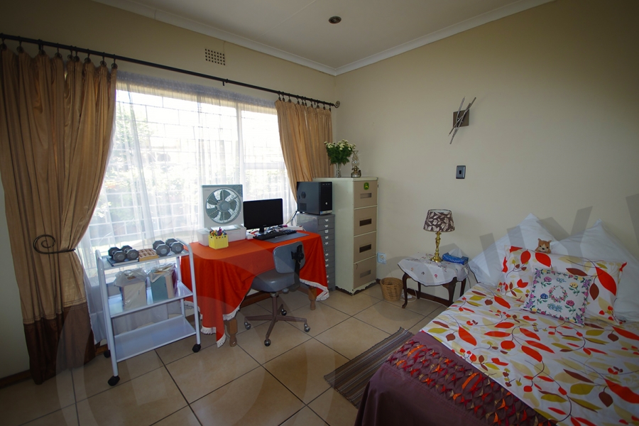 4 Bedroom Property for Sale in Kenleaf Gauteng