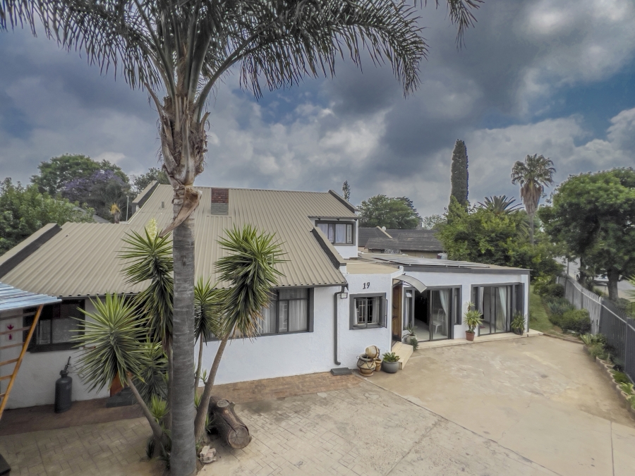13 Bedroom Property for Sale in Bonaero Park Gauteng