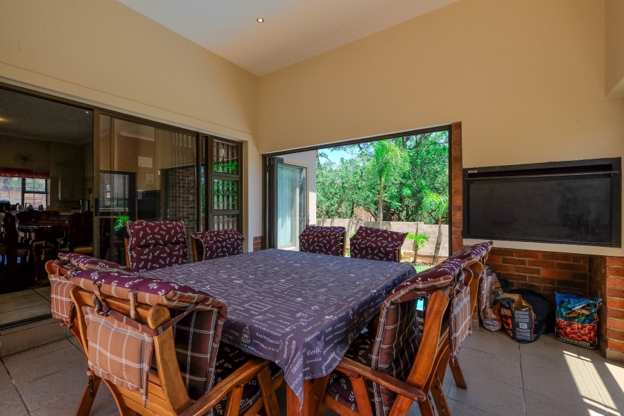 4 Bedroom Property for Sale in Ruimsig Country Estate Gauteng